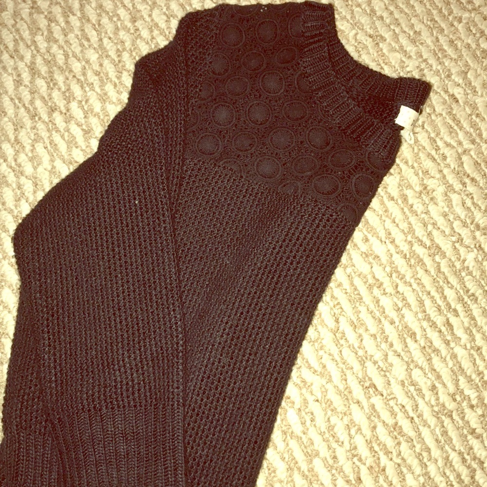 Lovely black 3/4 sleeve light sweater
